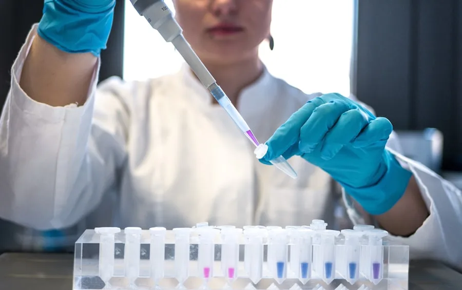 Pesquisa no laboratório PADETEC